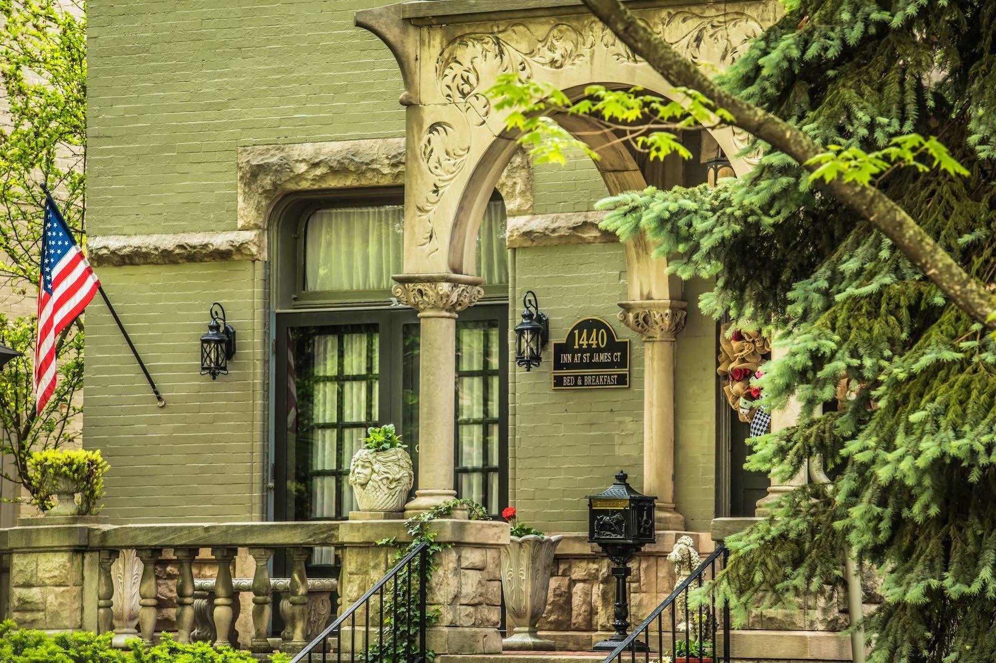 Inn At St James Court Louisville Eksteriør billede