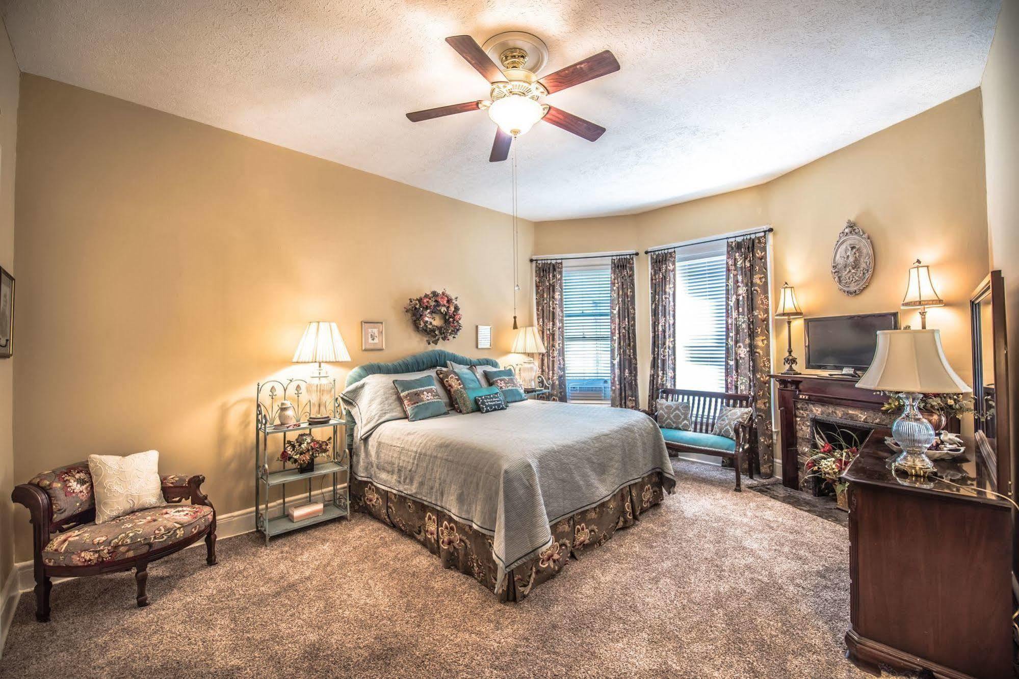 Inn At St James Court Louisville Eksteriør billede