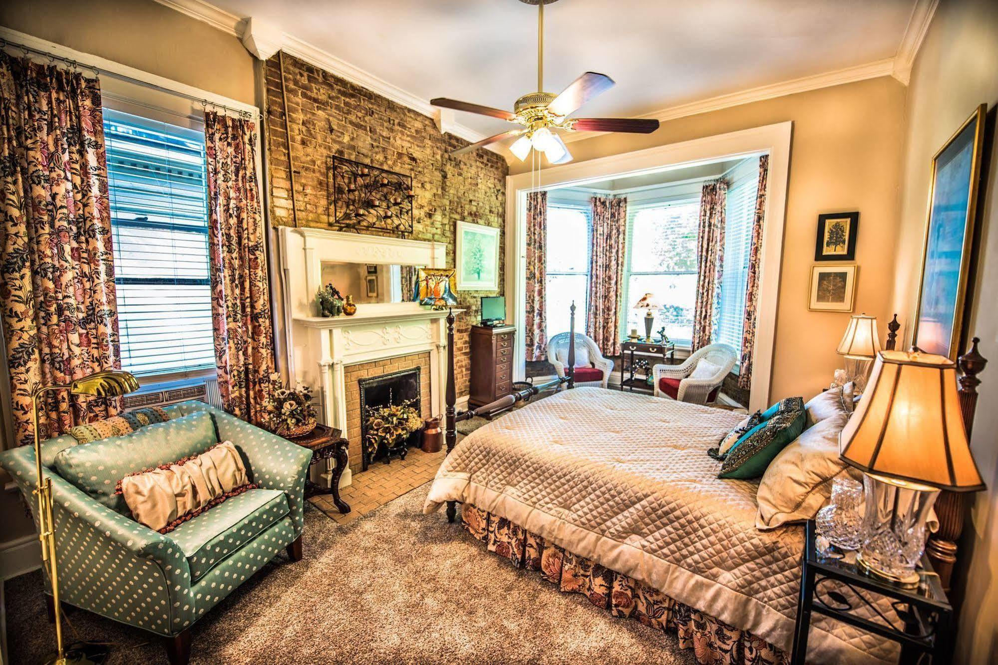 Inn At St James Court Louisville Eksteriør billede