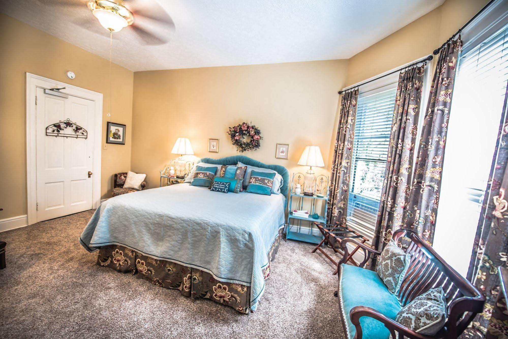 Inn At St James Court Louisville Eksteriør billede